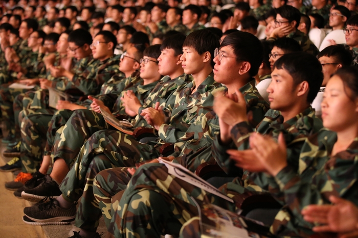 6演出现场响起掌声40多次.jpg 6演出现场响起掌声40多次.jpg