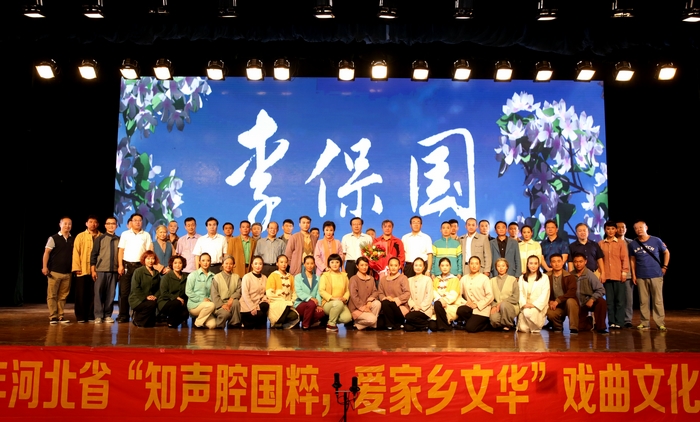 8校领导与演职人员合影.jpg 8校领导与演职人员合影.jpg