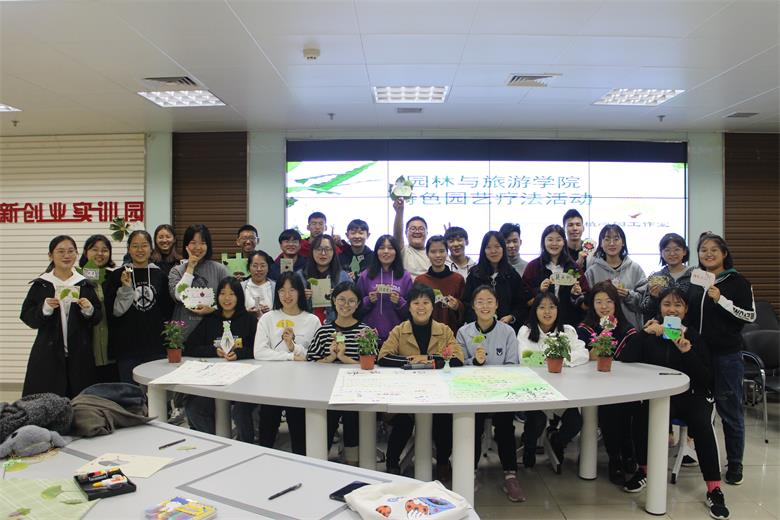 活动合影.JPG 活动合影.JPG