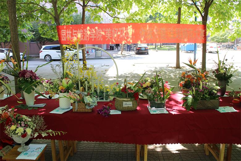 学生插花作品.jpg 学生插花作品.jpg